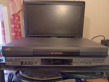 JVC VCR Model HR J692-4 Head tested PLAYS well-clean VGUC  No remote See photos