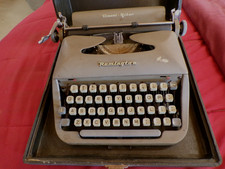 Remington Vintage Portable Typewriter With Original Case. thumbnail