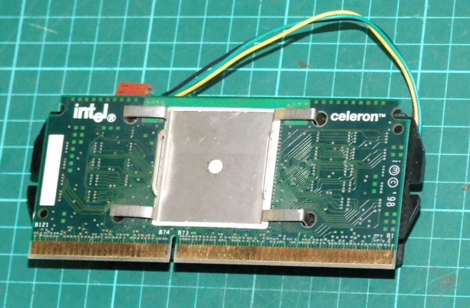 Intel Celeron 333MHz CPU SL32B for vintage Slot 1 PCs - Image 2 of 3