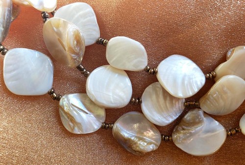 Sand/Tan seashell and seed bead 3 strand Necklace - Picture 4 of 4