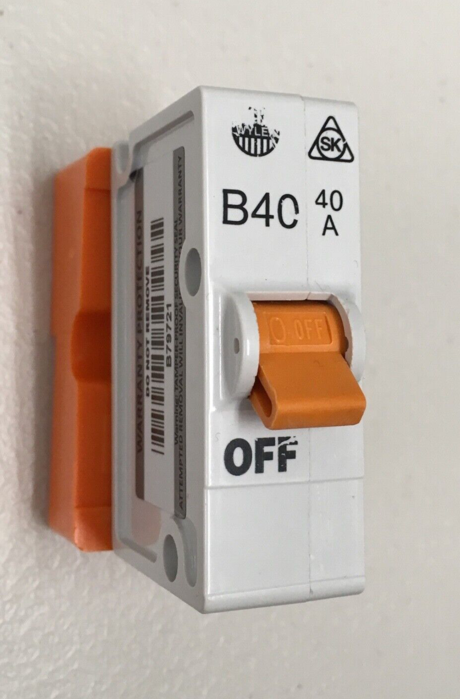 WYLEX 40A Type B Push/Plug-In Circuit Breaker ~B40 40 Amp MCB ~Inc. Base~ Orange