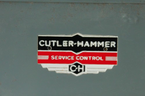 CUTLER HAMMER 100 AMP SERVICE / FUSE PANEL with pull out fuse blocks WORKING