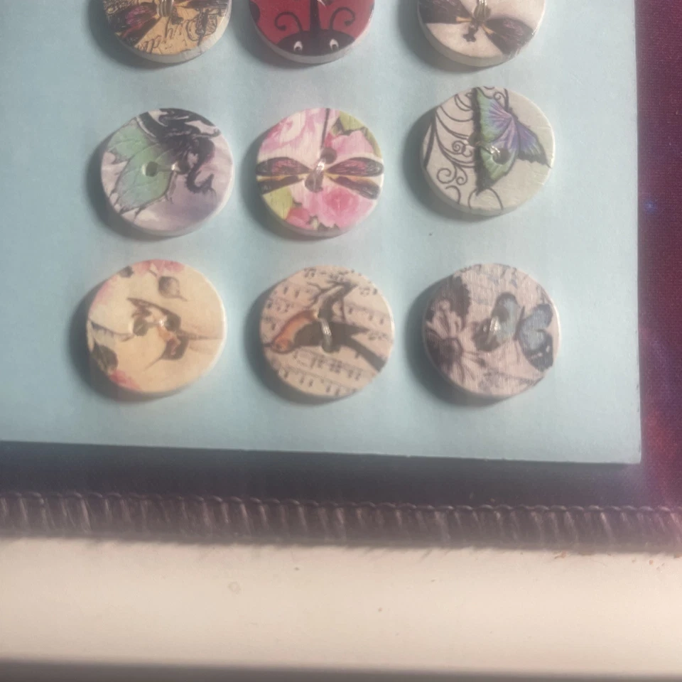 9 PCS ASSORTED BUGS AND BIRDS ROUND 2 HOLE PLASTIC BUTTONS - Image 2 of 4