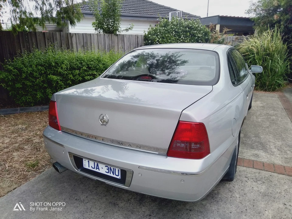 Holden Statesman WK V6 3.8 litre sedan - image 2 of 4