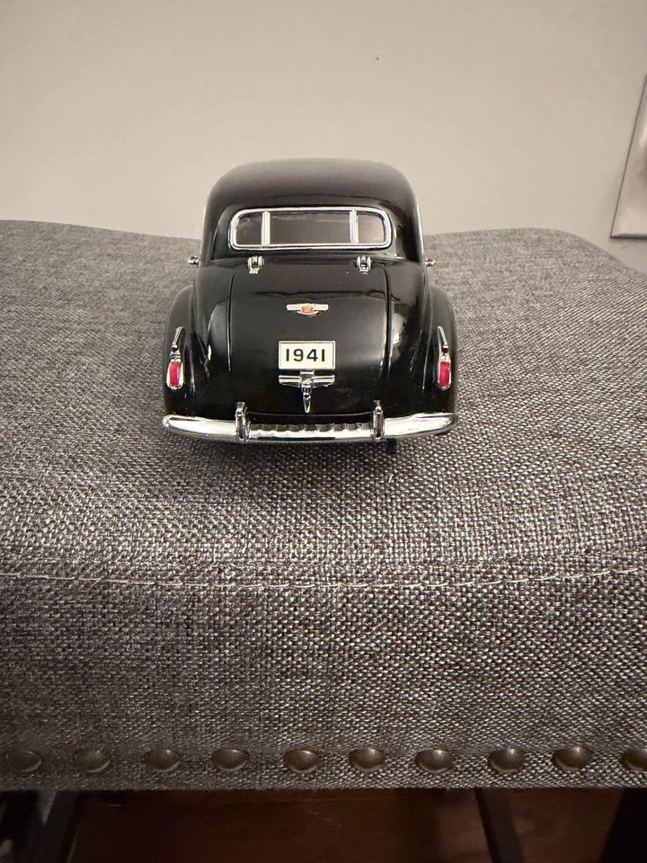 Danbury Como Nuevo Escala 1/24 Diecast 1941 Cadillac Fleetwood Serie 60 Especial Negro Foto 4 de 4