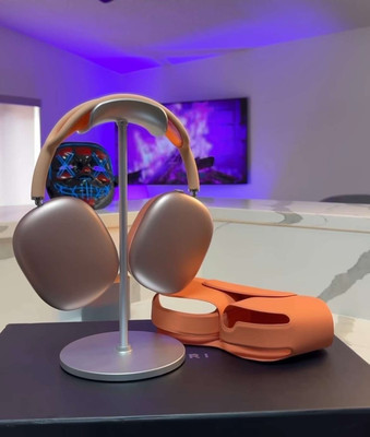 Orange Air Pod Max 