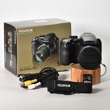 FujiFilm FinePix S4500 Digital Camera 14MP 30x Optical Zoom HD Video 64GB SD