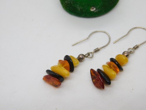 Pair of Sterling Silver Graduated Amber Hook Earrings Vintage c1970 - Picture 3 of 4