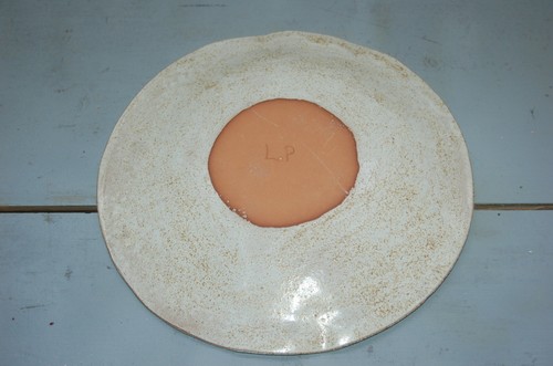 Magnifique assiette en terre cuite signée L.P dessin  forme géométrique - Imagen 3 de 3