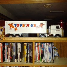 ERTL Toys R US Semi Truck Rare 21" Employee Promo Steel Vintage 1980s