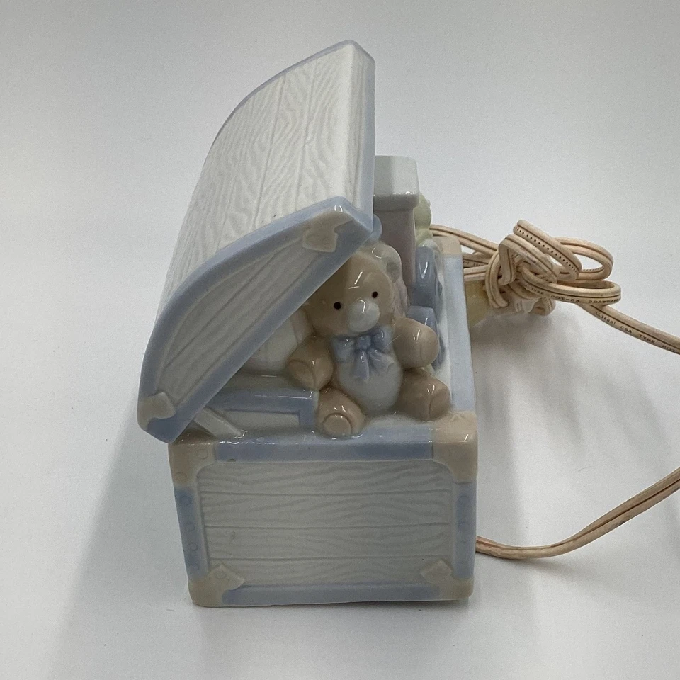 Vintage 1987 Enesco Ceramic Chest Lamp with Teddy Bear and Train Baby Nursery - Image 4 of 4