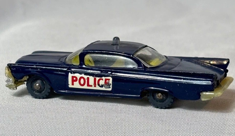 Vehículo de policía de juguete Husky Buick Electra de colección hecho en Gran Bretaña Foto 2 de 4
