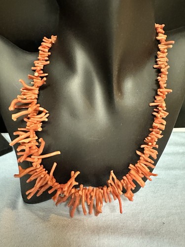 VINTAGE MEDITERRANEAN NATURAL CORAL NECKLACE