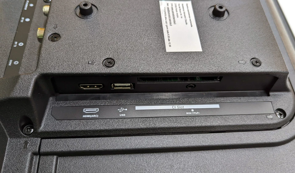 Televisore TV 22 Pollici Full HD AKAI DVB-T2 TivùSat Cuffie SCART Nero OFFERTA - Immagine 4 di 4