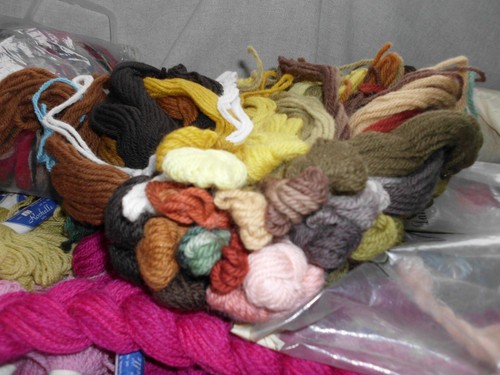 BIG JOB LOT TAPESTRY YARNS WOOL SKEINS MAINLY VINTAGE inc ROCHELLE DMC SPINNERIA - Picture 10 of 21