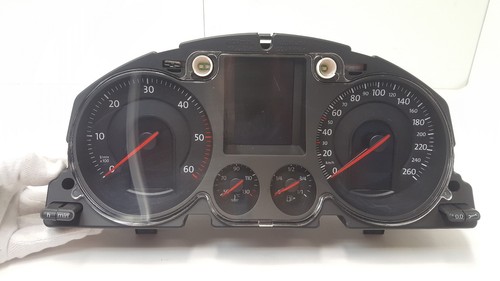 VW Passat 3C B6  2,0 TDI 103KW Schaltgetriebe  Tacho Kombiinstrument  (52)