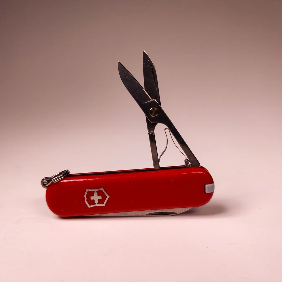 Swiss Army Knife Victorinox 58mm Pocket Knife Classic SD Red - Image 2 of 4