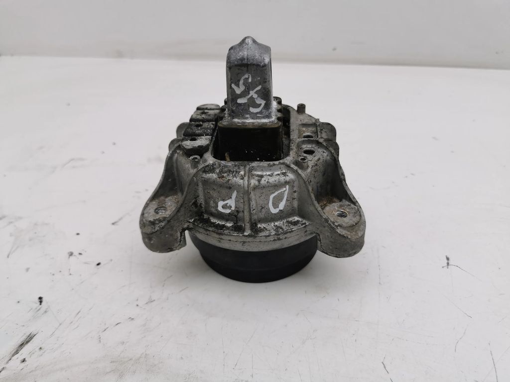 BMW 5 Series F10 OFFSIDE Drivers Front Right Engine Mount  