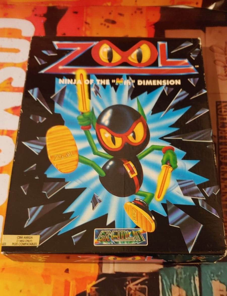 Zool (Gremlin 1992) Commodore Amiga (2 Disks, Manual, Box) works 16-bit classic