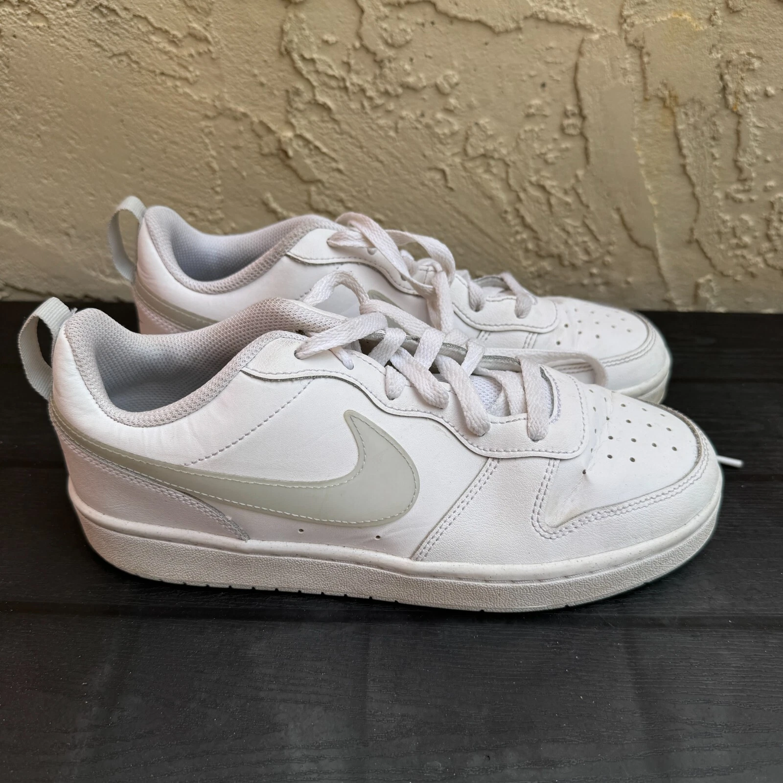 Scarpe da bambino Nike Court Borough Low 2 GS bianche taglia 7Y BQ5448 118