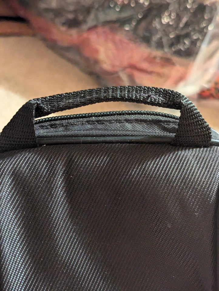 Estuche para reproductor de CD y CD de 24 discos CASE LOGIC, negro - enchufe frontal para auriculares Foto 4 de 4