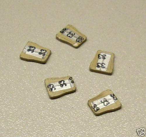5 pièces condensateurs trapèzes céramiques 33 pF (M0725) - Photo 1/1