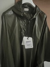 Moncler Mantella, Pocho/Regencape mit Moncler Code,  NEU Tolle Farbe!