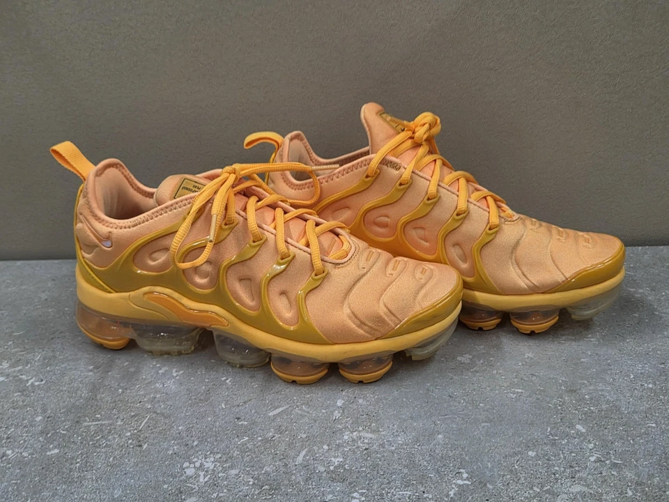 Nike Air VaporMax Plus Shoes Womens Size 8 Orange Yellow CW7011-800 Sneakers Run - Image 4 of 4