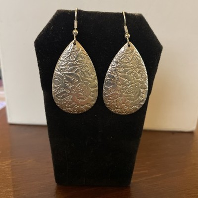 Vintage Ohrringe baumelnd silberfarben mit Hakenverschlüssen Boho Style Rose geätzt 