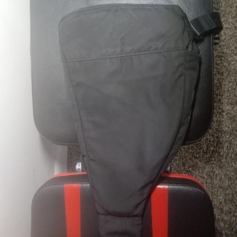 Hollister Cross Chest Bag Fanny Pack Adjustable Strap Black Used Once - Image 3 of 4