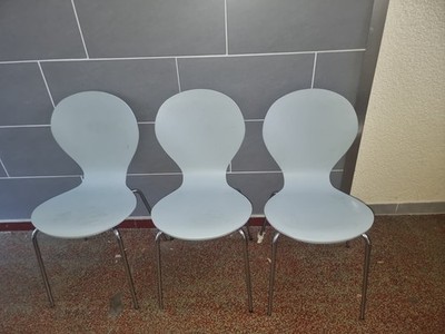 Fanny Stuhl Rot 1  Und 1Grün 2Weiß  3 grau Rouge/Sedia Rosso / Silla Roja