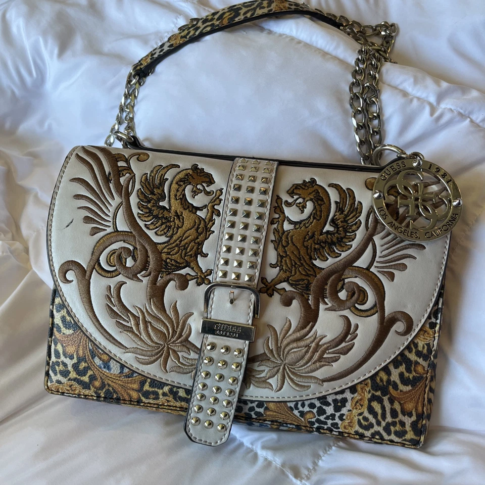 Super Único - Doble Grifo!!!!!Cartera Guess con correa de cadena! Foto 2 de 4