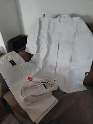 Karateanzug Größe 170  mit Gürtel  und Tasche