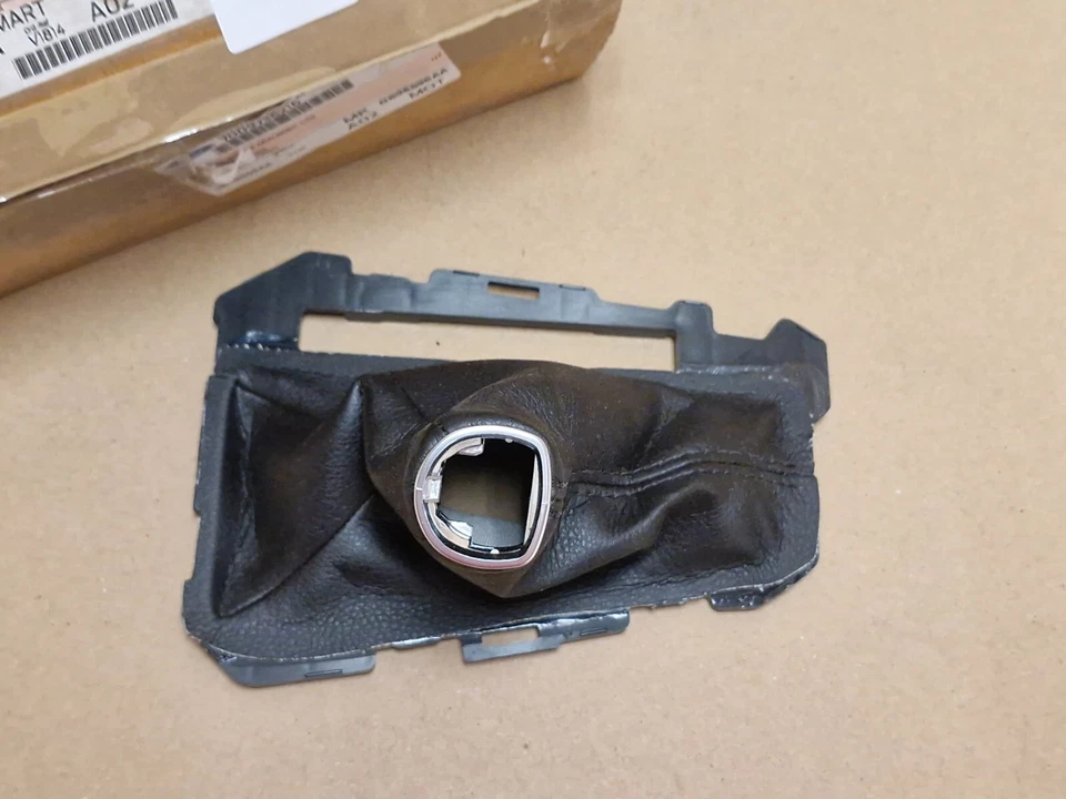 Genuine Ford Focus Mk3 Gear Shift Lever Cover 2011-2015 5292884 NEW OEM - Image 3 of 4