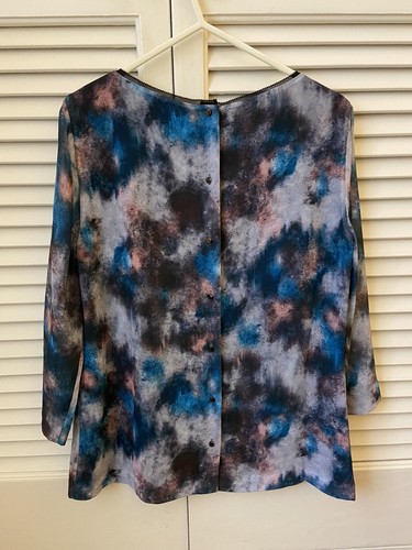 REISS Nettie print top size 8 UK NEW W/ TAGS 3/4 Sleeve button down back RRP£110 - Picture 3 of 12