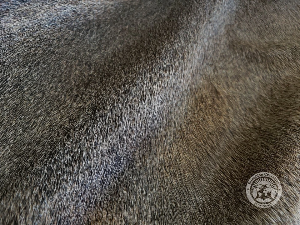 Alfombra de cuero de vaca real beige grisáceo - talla 6 x 6-7' Foto 2 de 4