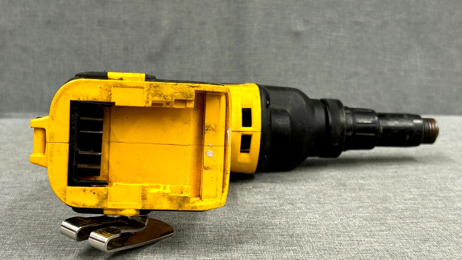 DeWALT DCF620 20V MAX XR Brushless Drywall Screw Gun Tool Only Free