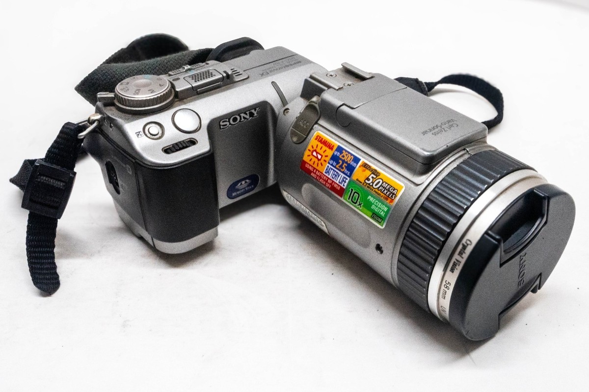 Sony DSC-F707 Digital Still Camera 5.0 MegaPixel (NO CHARGER