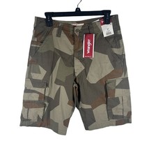 Wrangler Relaxed Fit Cargo Shorts Men's Size 29 Green Camouflage 11" Inseam NEW