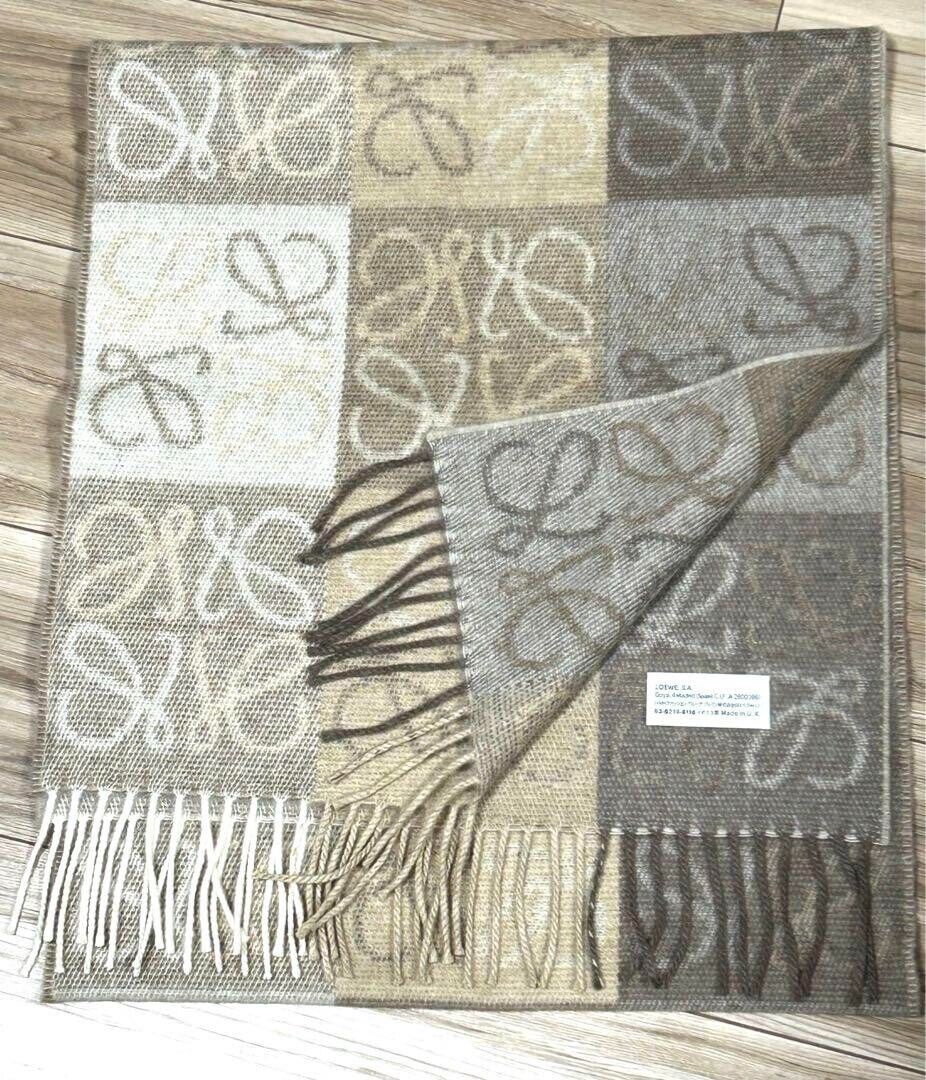 Loewe checkerboard scarf Stall white beige with tag 180cm Loewe checkerboard scarf Stall white beige with tag 180cm