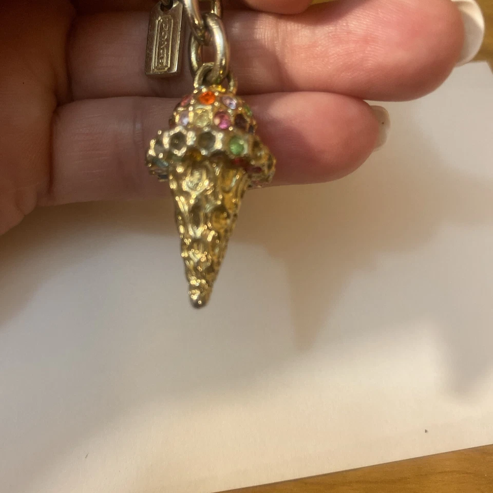 Llavero Coach 3D Cono de Helado Dorado Multi Pavimento Cristal Faltan Piedras Foto 4 de 4