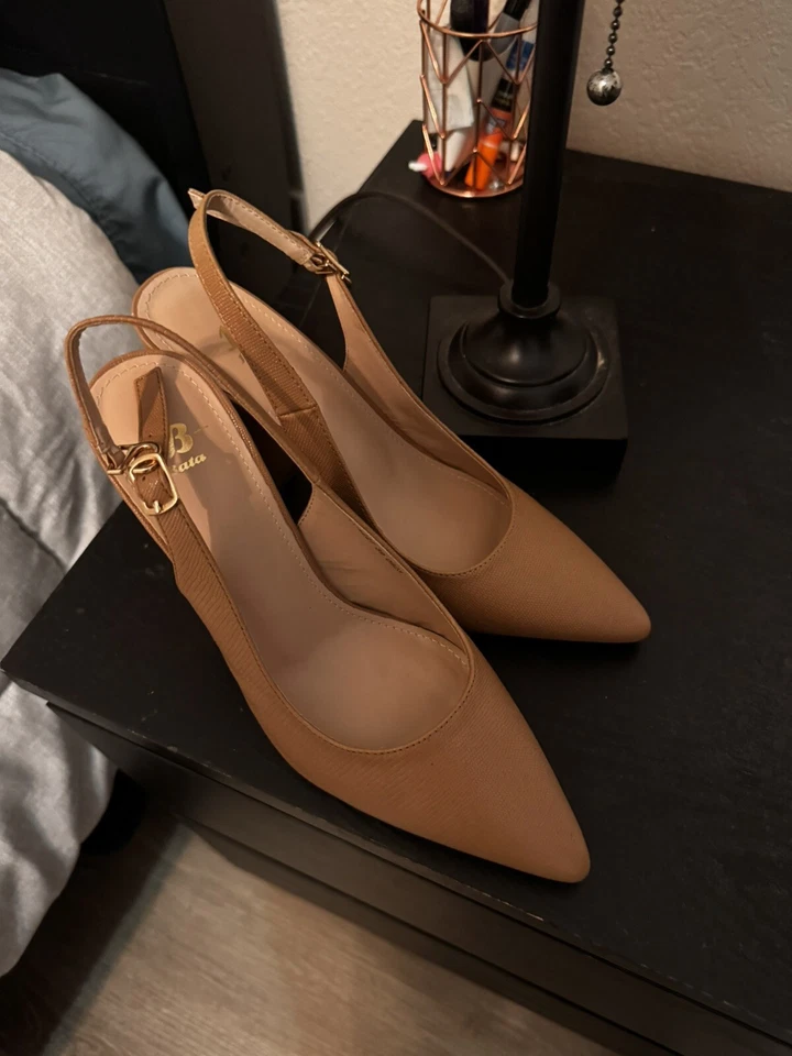 Tacones beige para mujer talla 39. Apenas usado Foto 3 de 3