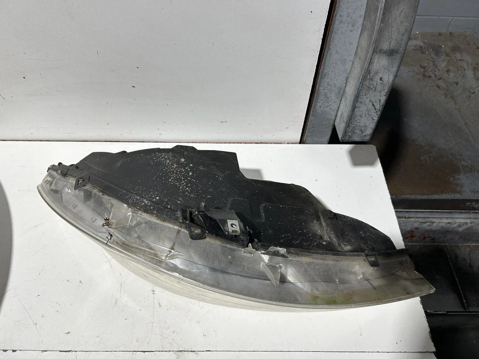 Peugeot 308 Left Head Light T7 09/2007-07/2011 - image 3 of 4