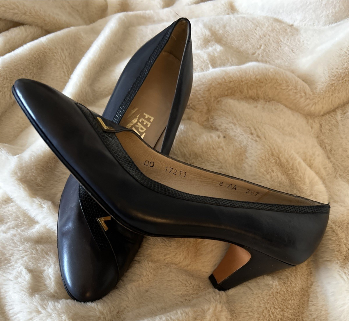 Salvatore Ferragamo Vintage Court Shoes Leather Size 8 AA  (Smallish Size) 3