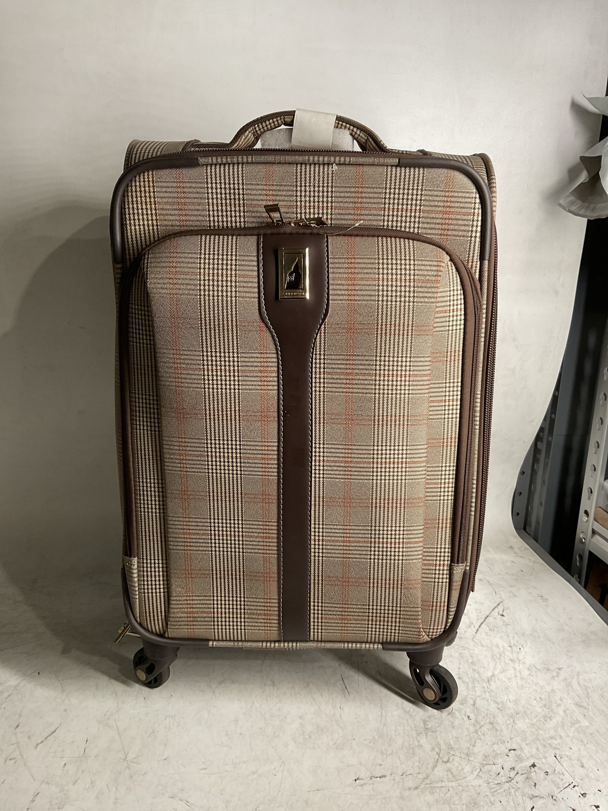 LONDON FOG Knightsbridge Softside Expandable Spinner Luggage