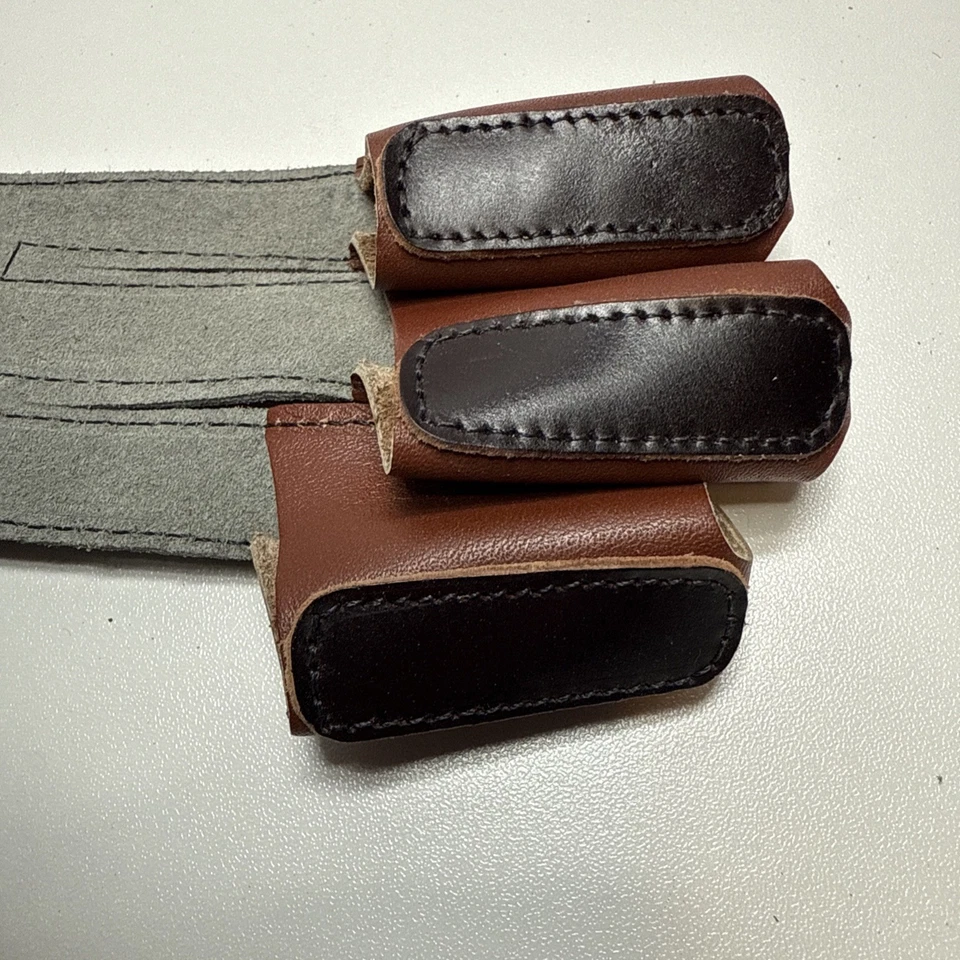 Traditional Archery Three Finger Camouflage Sewn Leather Glove Size Large - Image 4 of 4