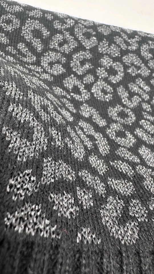 Bufanda Michael Michael Kors Leopardo Tejida Metálica Negra Foto 2 de 4