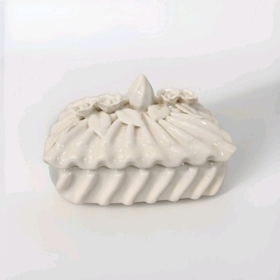 Vintage Lefton China White Trinket Box Lid Raised 3D Roses Flowers Ruffles