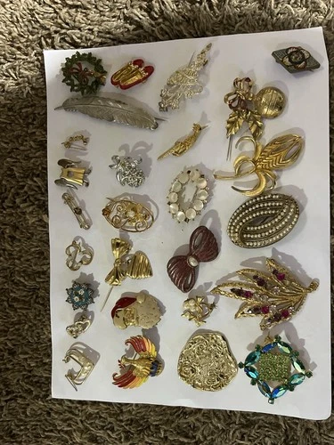Lot of 27 Vintage Brooches & Stick Pins Mid Century Costume Jewelry
