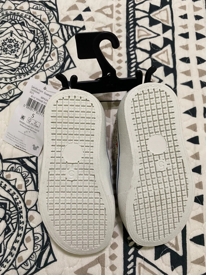 NUEVO CON ETIQUETAS Disney Winnie the Pooh zapatos de bebé sin cordones talla 5 Denim/patrón Foto 4 de 4